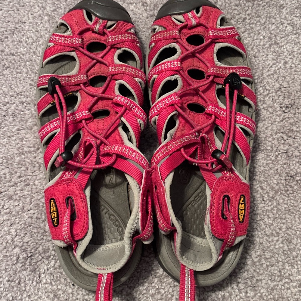 Women’s Keens size 9